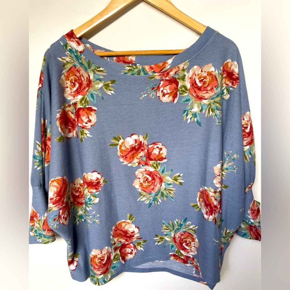 Floral 3/4 length sleeve top.